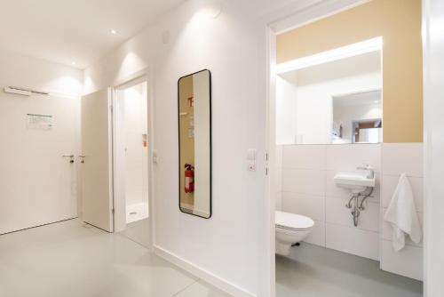 Koupelna v ubytování Vorgarten Apartments - central, new and stylish for your comfortable stay in Vienna