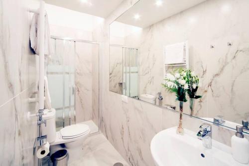 Koupelna v ubytování Luxury & Design Apartment Madrid Center 3BRM 3BTHR