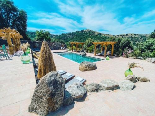 Kolam renang di atau dekat dengan Résidence de Luxe 4 étoiles à Pietralba, 4 logements piscine chauffée BALAGNE