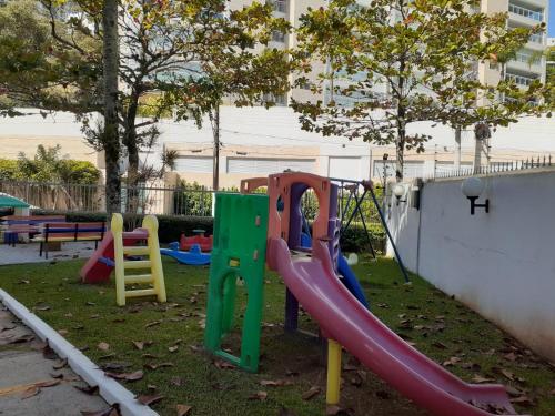 Otroško igrišče poleg nastanitve Apartamento na Praia do Tortuga