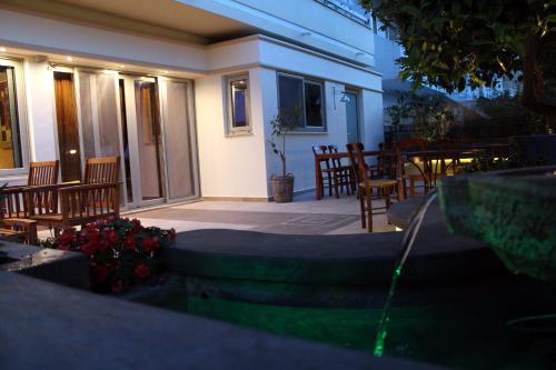 Bangunan di mana terletaknya aparthotel ini