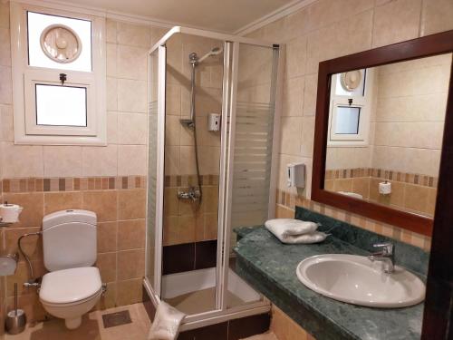 A bathroom at Marina Wadi Degla Hotel