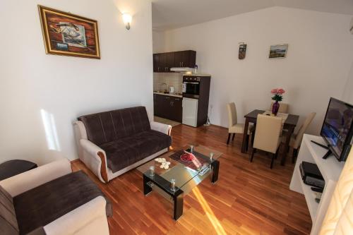 Фотография из галереи Apartmani Nica в Свети-Стефане