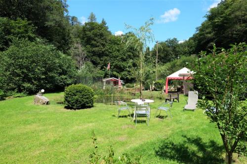 a yard with a picnic table and a gazebo at Muehle-Maus in Sankt Goarshausen