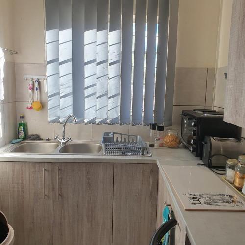Dapur atau dapur kecil di KOL-IN SELF CATERING