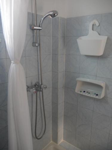 Ένα μπάνιο στο Helios Rhodos Apartments