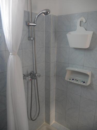 Ванна кімната в Helios Rhodos Apartments