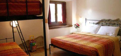 Ein Bett oder Betten in einem Zimmer der Unterkunft Apartments in Peschiera del Garda 22109
