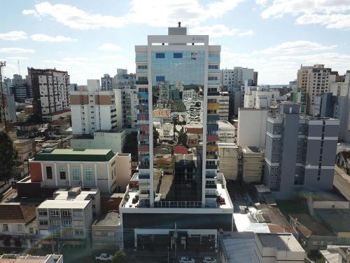 widok na miasto z wysokimi budynkami w obiekcie Mood Independência - Aptos centrais e completos w mieście Passo Fundo