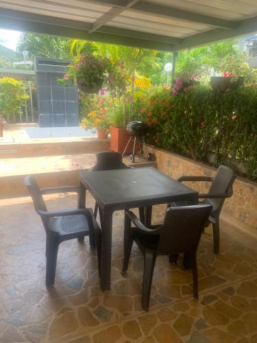 a table and two chairs and a table and a table and some plants at Apartasol Santa Fe Oficial in Santa Fe de Antioquia