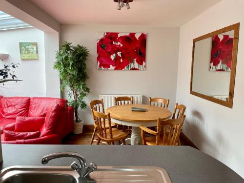 Somers House - pet friendly & parking – Photos 2