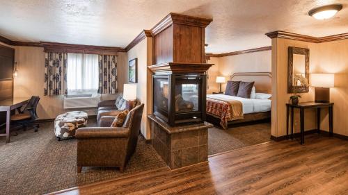 Et sittehjørne på Best Western Plus Flathead Lake Inn and Suites