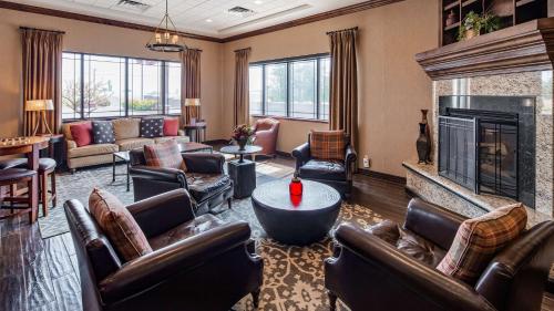 a living room filled with furniture and a fire place at Best Western Plus Flathead Lake Inn and Suites in Kalispell