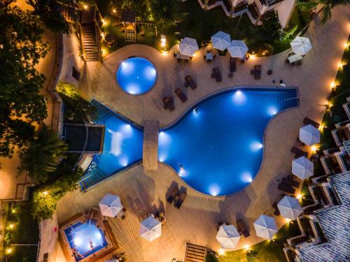 an overhead view of a swimming pool at night at Best Western Shalimar Praia Hotel in Porto Seguro
