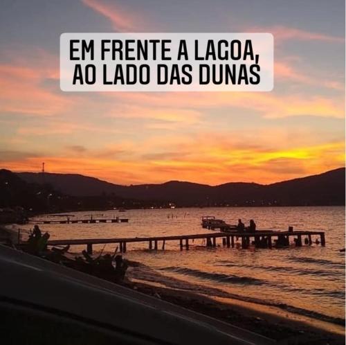 an image of a beach with the words en ferrique a lagocao ado at Pousada Quintal Verde Floripa in Florianópolis