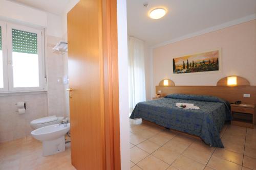 Koupelna v ubytování Hotel Marina