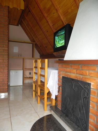 TV a/nebo společenská místnost v ubytování Chalés Fazenda das Samambaias