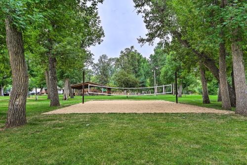 Φωτογραφία από το άλμπουμ του Central Creekfront Spearfish Apt by City Park σε Spearfish