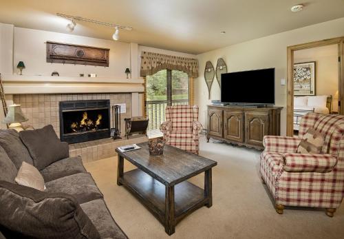 a living room with a couch and a fireplace at Townsend Place B-106 condo in Beaver Creek