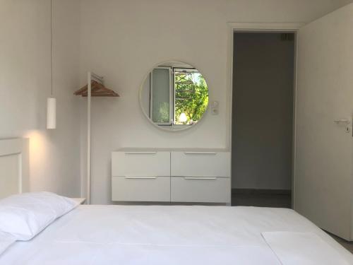 Modern Apartment by Constantinos