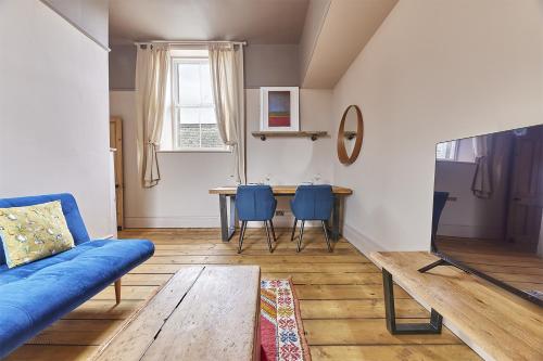 Host & Stay | The Old Courtroom Flat