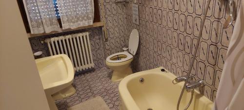 a bathroom with a toilet and a bidet and a sink at Villetta Vella Miralago by Garda Domus Mea in Tremosine Sul Garda