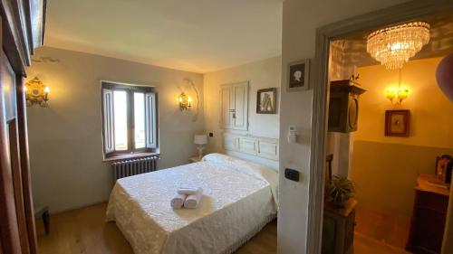 a bedroom with a bed with two towels on it at La Magione dei Todaro in Borgo a Buggiano