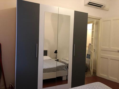a bedroom with a large wardrobe with a mirror at Kalliste - Appartement centre ville tout équipé in Bastia