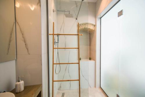 Curcumelli Luxury Suites - Portoni 2