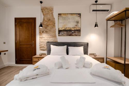 Curcumelli Luxury Suites - Portoni 1