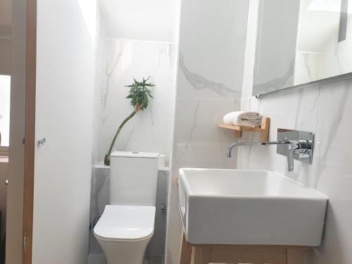 Bilik mandi di Vila Maria Rooms by Host-Point