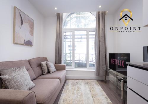 Fantastic 1 Bedroom Apt with PARKING