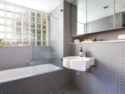 Et badeværelse på Bennetts by the Beach