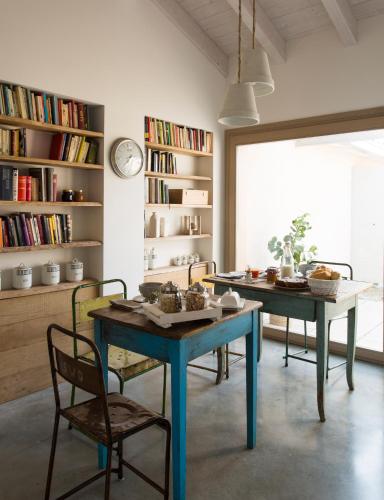 a dining room with a blue table and chairs at A Casa Di Ita in Villorba
