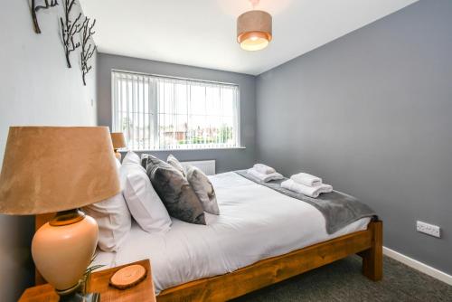 Postel nebo postele na pokoji v ubytování Poets Corner