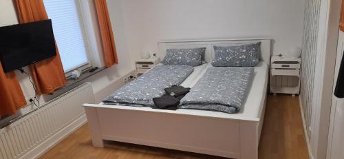 En eller flere senge i et værelse på Die Stadtvilla - Gästehaus mit Gemeinschaftsküche, Hausnummer 34