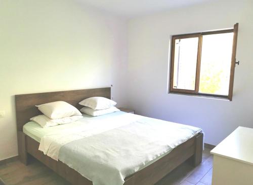 Un pat sau paturi într-o cameră la Vila Petra