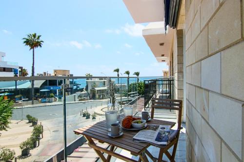 Balkón nebo terasa v ubytování Phaedrus Living Seaside Luxury Flat Athina 21
