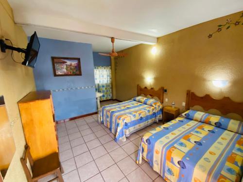 Säng eller sängar i ett rum på Hotel Donaji