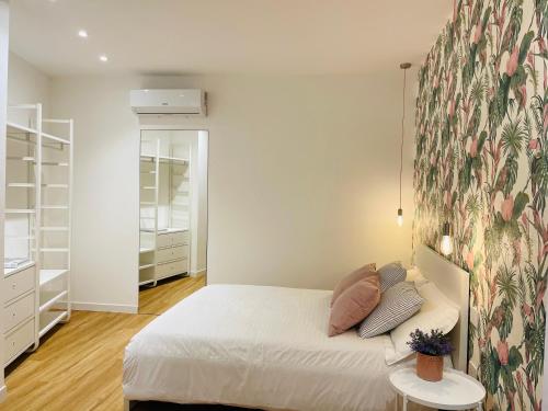 Una cama o camas en una habitación de Vento Suites