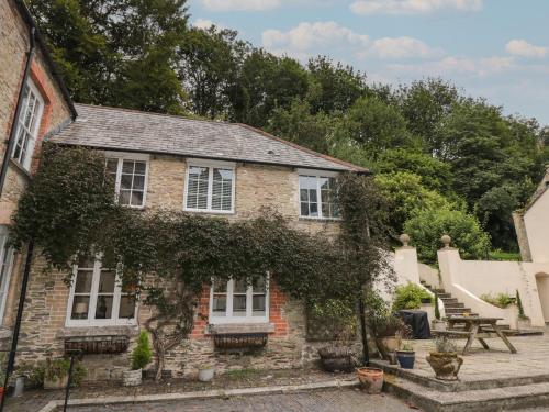 Spring Cottage, 13 Sheplegh Court