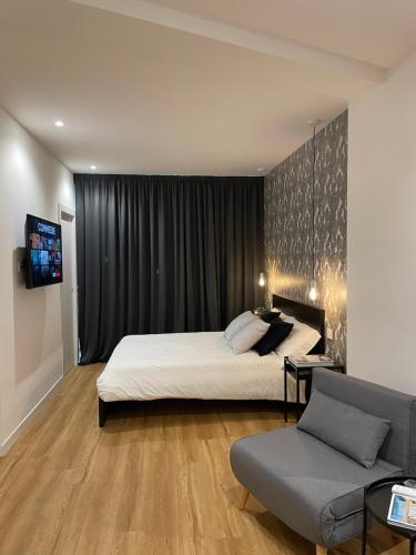 Una cama o camas en una habitación de Vento Suites