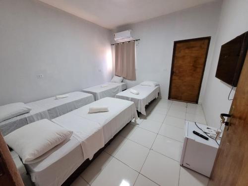 En eller flere senge i et værelse på Hotel Buriti