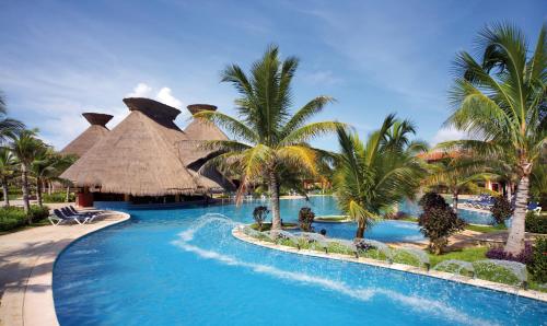 Bazén v ubytování Barceló Maya Colonial - All Inclusive nebo v jeho okolí