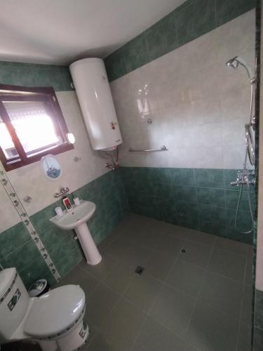 A bathroom at Каламанди