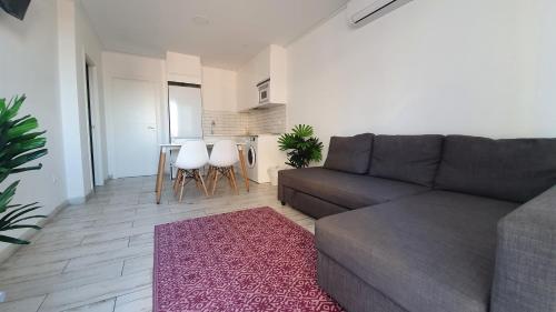 Χώρος καθιστικού στο Apartamento 1ª linea by Hugo Beach Hotel - Mayores de 25