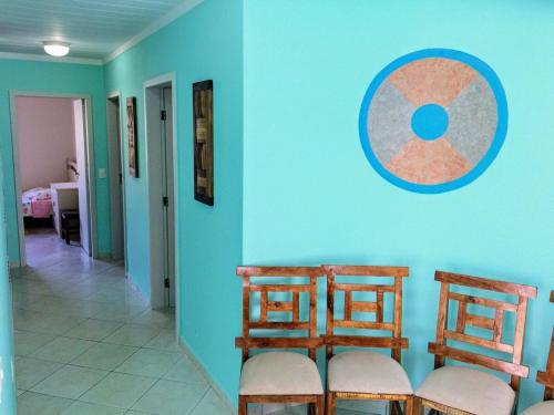 a room with two chairs and a blue wall at Pousada Souza in Florianópolis