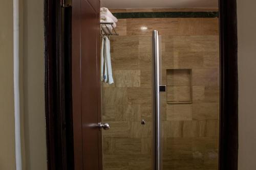 a shower with a glass door in a bathroom at Capital Urban in Los Mochis