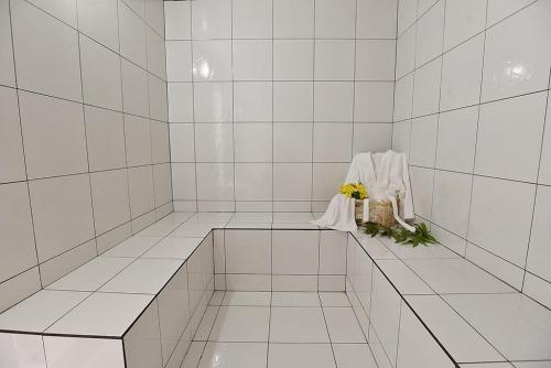 A bathroom at Gran Lençóis Flat Residence