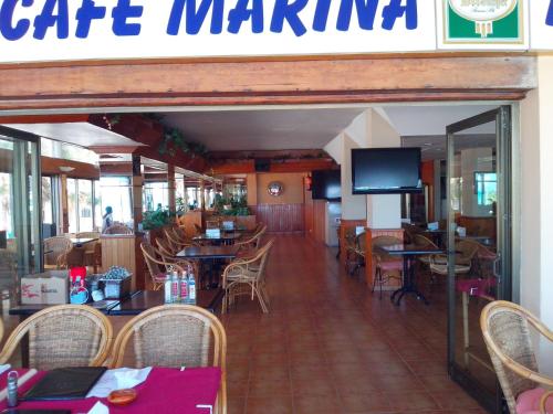 Reštaurácia alebo iné gastronomické zariadenie v ubytovaní Hotel Marina Playa De Palma